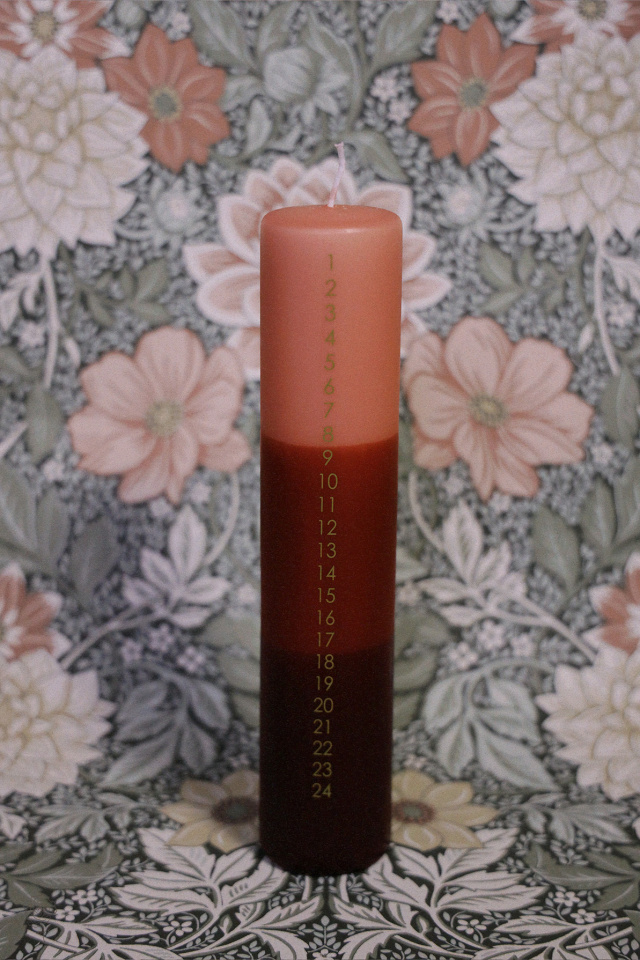 Three Shades Christmas Count Down Candle