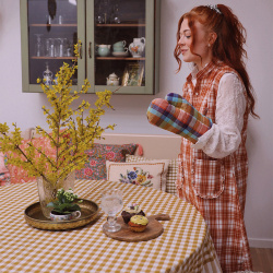 Happy Checkered Oven Mitten