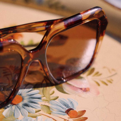 JADE SQUARE SUNGLASSES