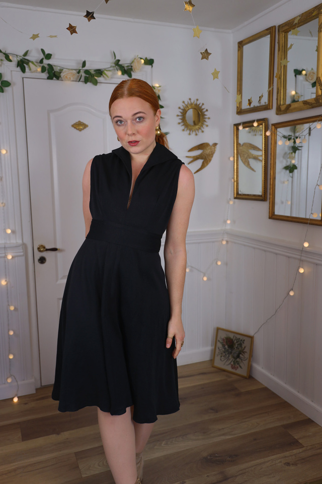 Little Black Elegant Vintage Dress | S