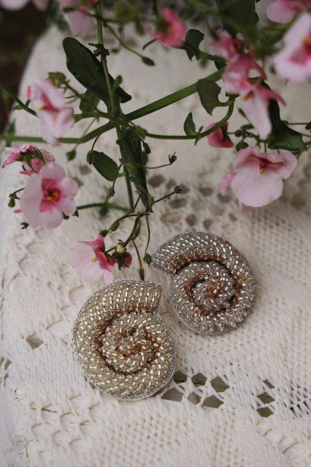 Pearl Swirl Shell Earrings 