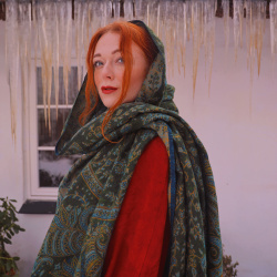 Poire Boh�me Scarf &amp; Blanket 