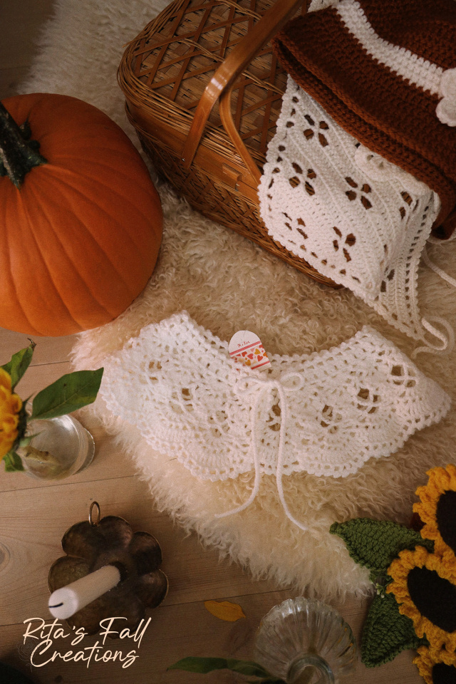 Rita's White Romantic Collar
