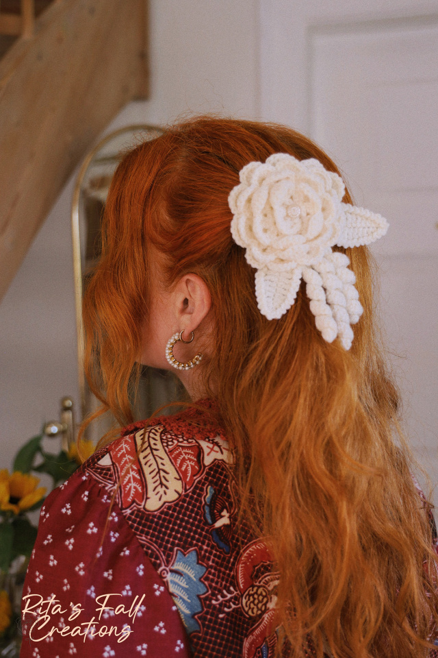 Rita's White Flower Crochet Hair Clip 