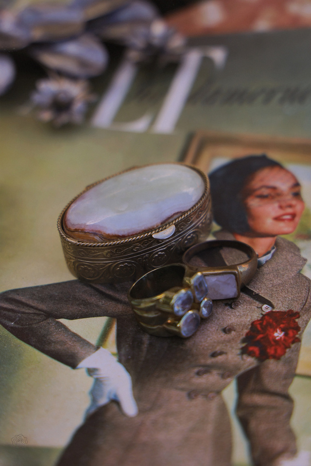 Vintage Pill or Ring Box
