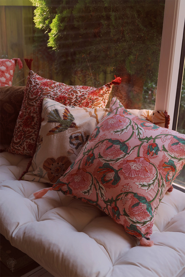 One With Big Flowers Pillow Case 