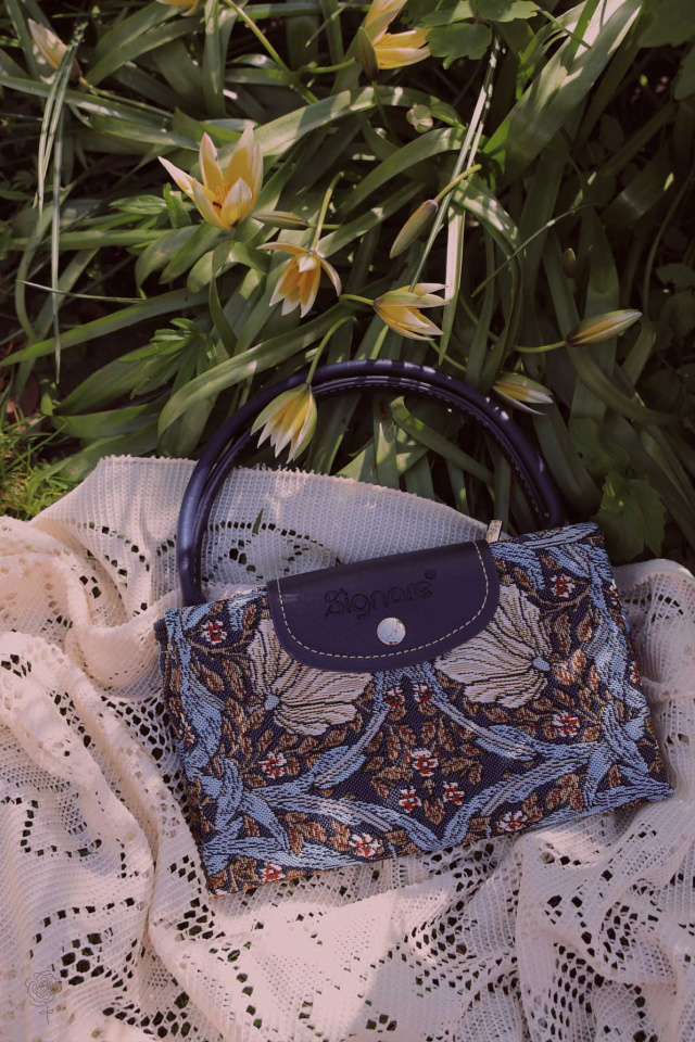 William Morris Pimpernel Thyme Blue - Foldaway Bag