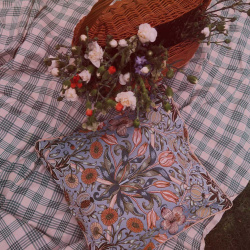 William Morris Pomegranate &amp; Lily - Pillow Cover