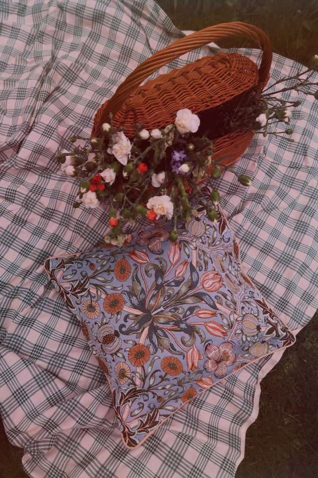 William Morris Pomegranate &amp; Lily - Pillow Cover