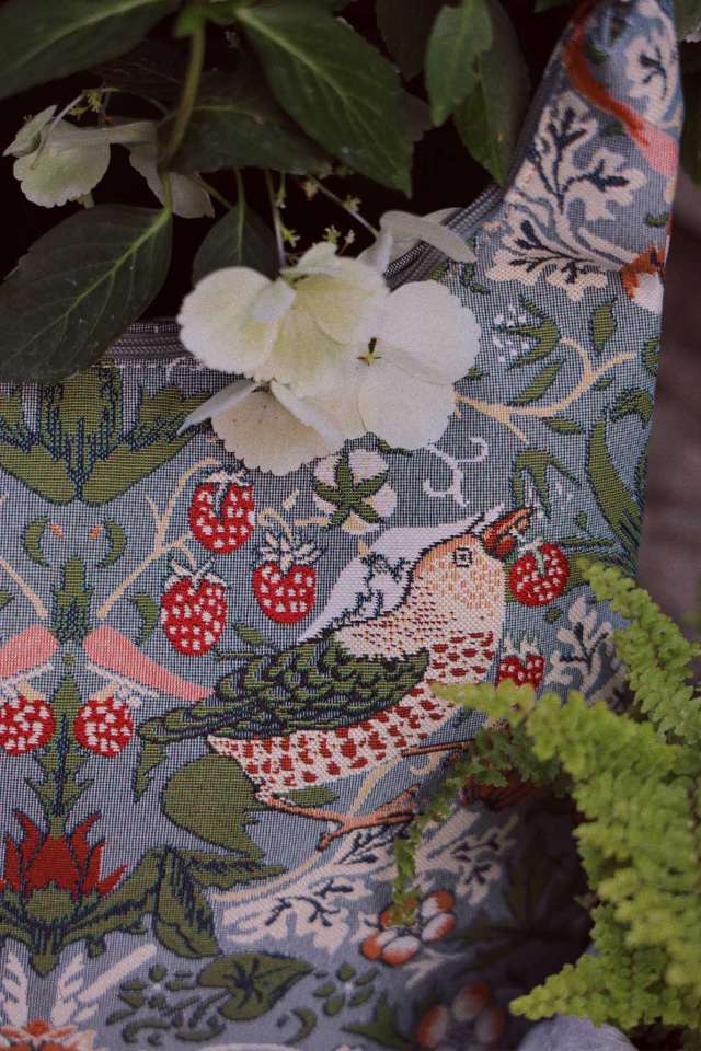 William Morris Strawberry Thief | Hobo Bag