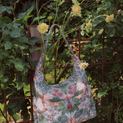 William Morris Strawberry Thief | Hobo Bag