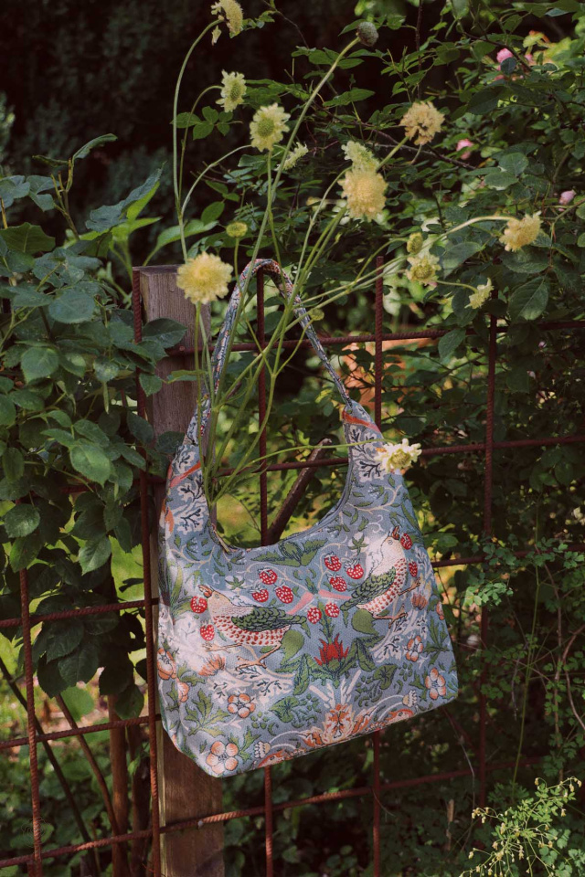 William Morris Strawberry Thief | Hobo Bag