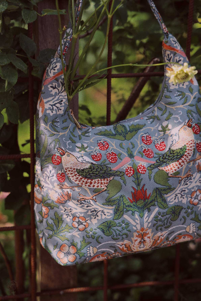 William Morris Strawberry Thief | Hobo Bag