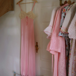 Chic Pink Lace Vintage Gown | S