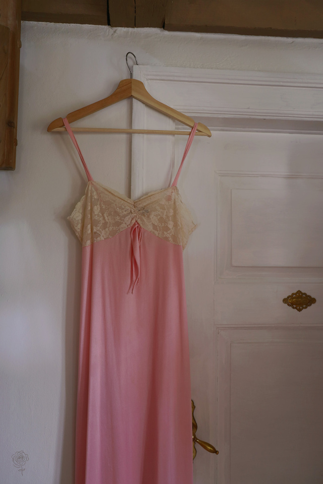 Chic Pink Lace Vintage Gown | S