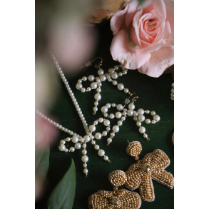 Beaded Bow Holly Necklace 