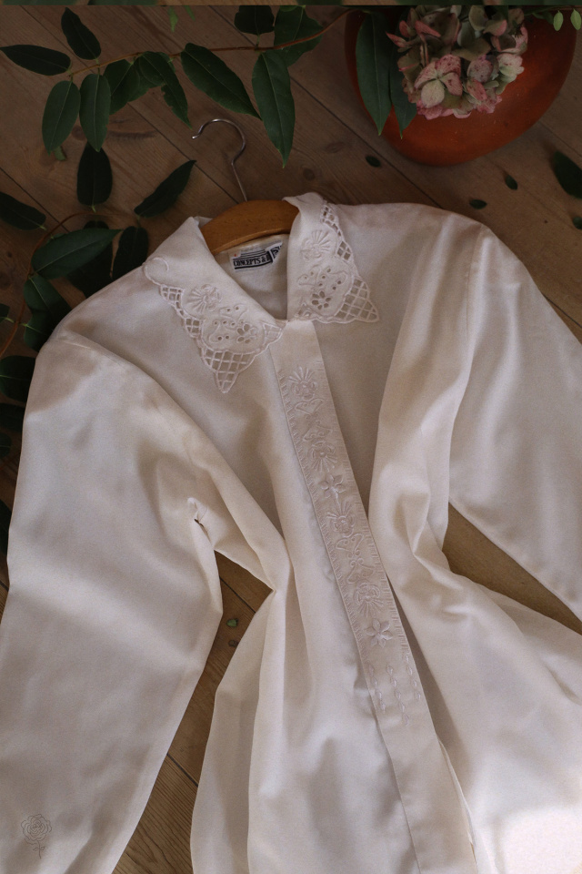 Beautiful Off White Vintage Blouse | L
