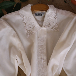 Beautiful Off White Vintage Blouse | L