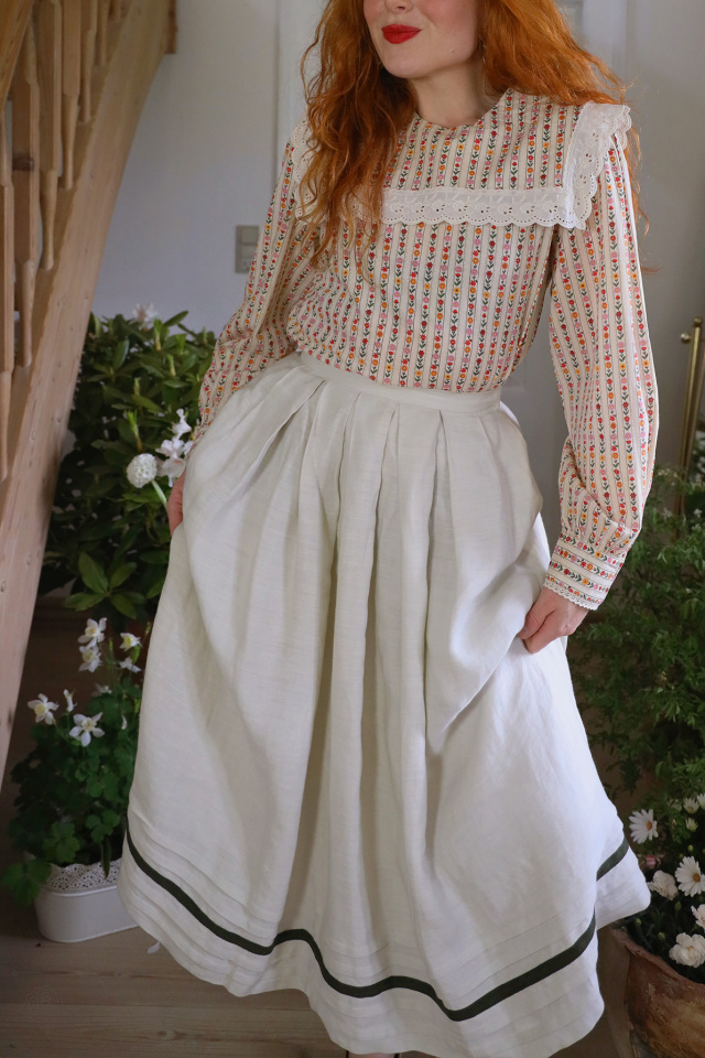 Beige Boho Green Line Vintage Skirt | XS