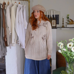 Beige Floral Embroidered Beaded Vintage Sweater | M