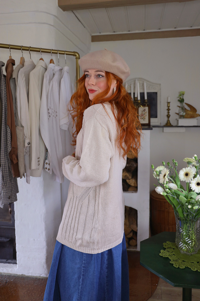 Beige Floral Embroidered Beaded Vintage Sweater | M