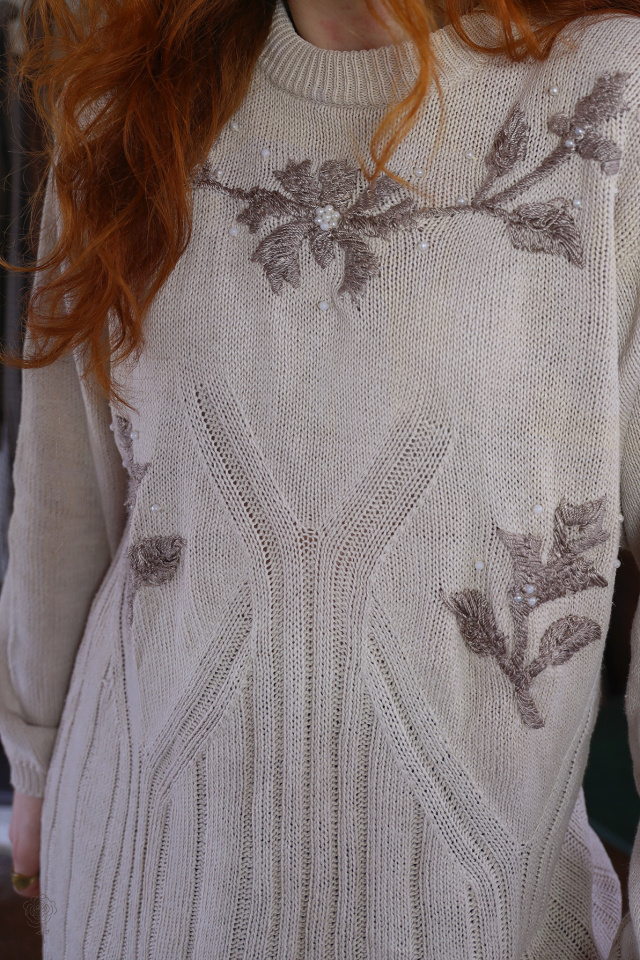 Beige Floral Embroidered Beaded Vintage Sweater | M