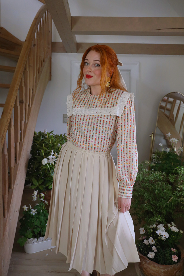 Beige Pleated Vintage Skirt | S