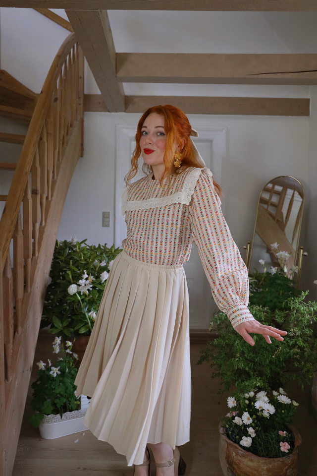Beige Pleated Vintage Skirt | S