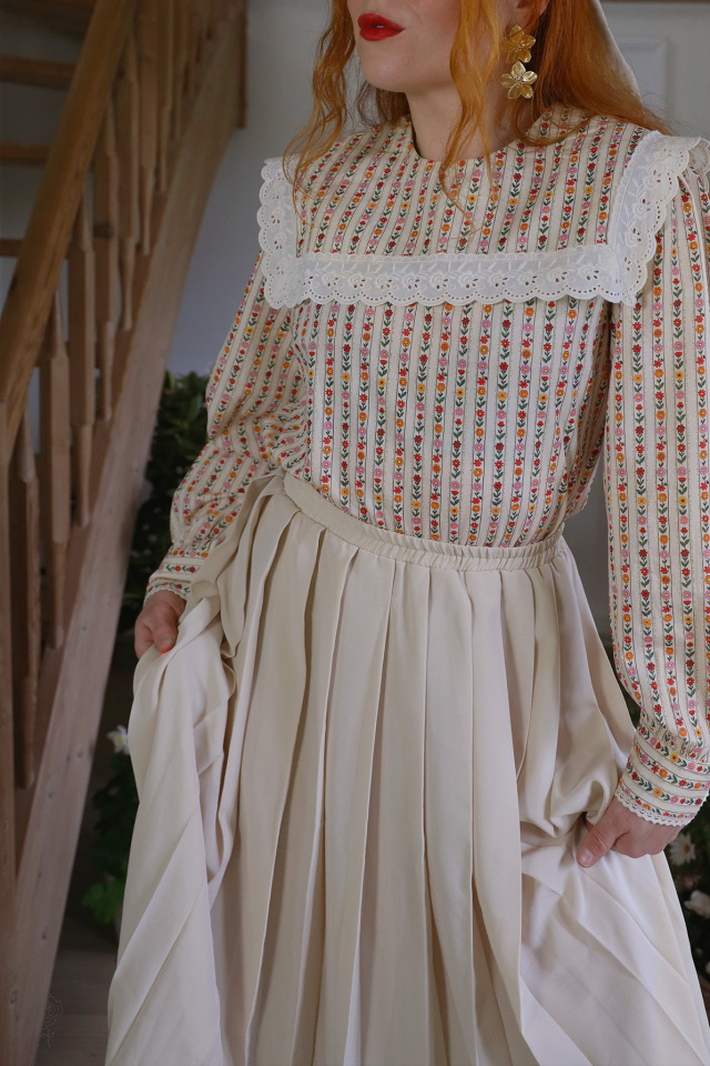 Beige Pleated Vintage Skirt | S