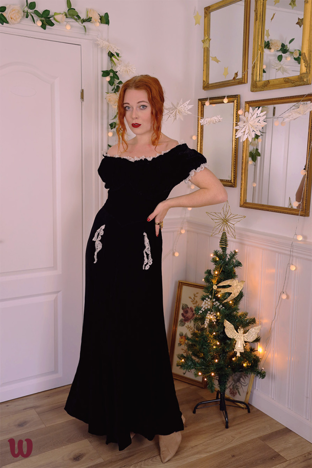 1940's Black Velvet Vintage Dress | XS