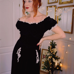 1940's Black Velvet Vintage Dress | XS