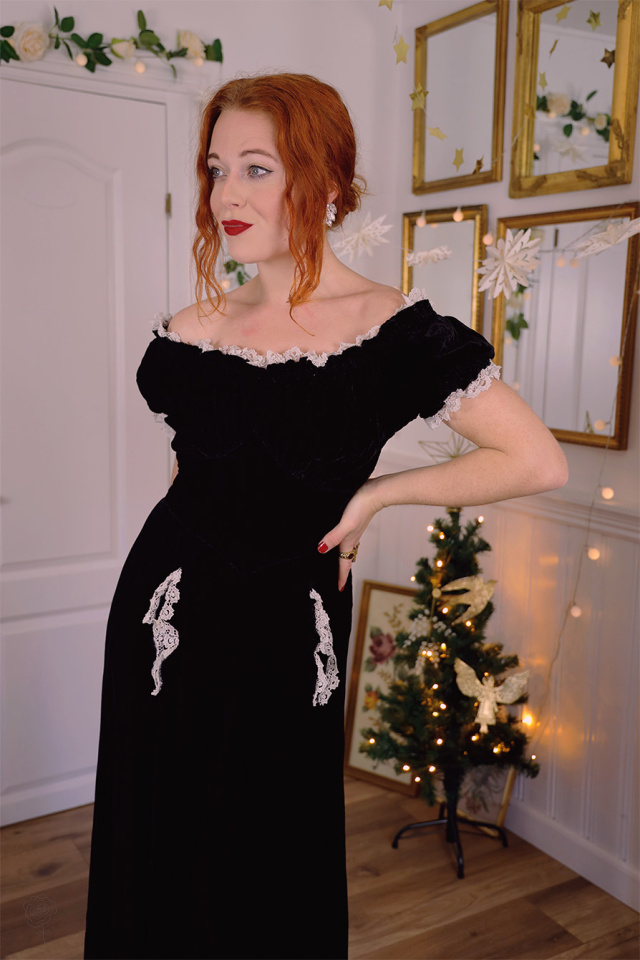 1940's Black Velvet Vintage Dress | XS