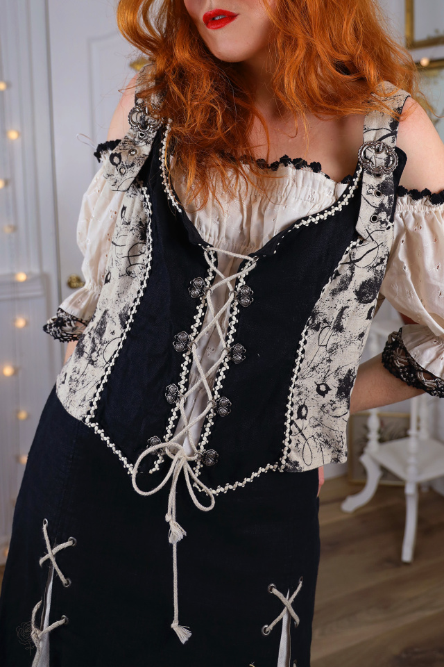 Black &amp; Beige Romantic Top | XL/XXL