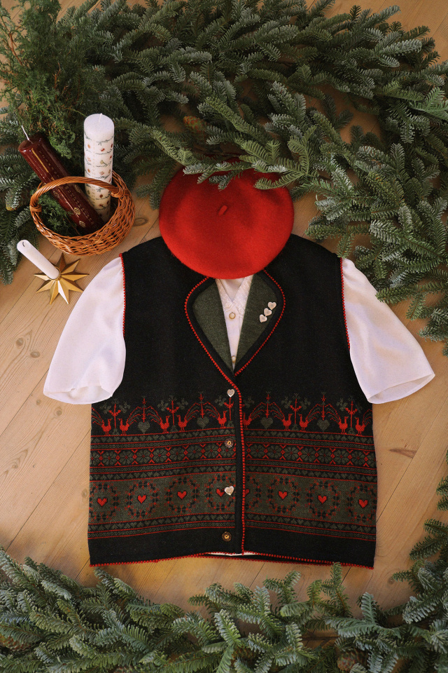 Black Red Pattern Vintage Waistcoat | L/XL