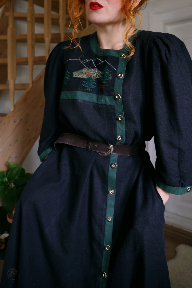 Black Countryside Winter Vintage Dress | L/XL