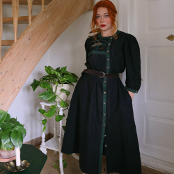 Black Countryside Winter Vintage Dress | L/XL