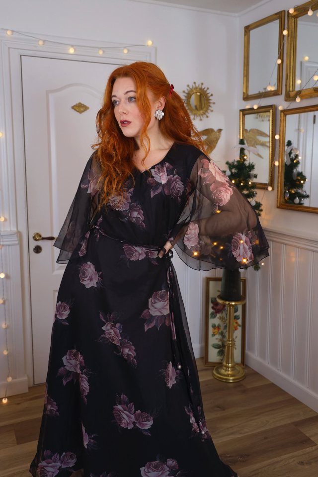 Dark Burgundy Roses 70's Maxi Dress | M/L