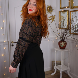 Elegant Black Pleated Vintage Skirt | S