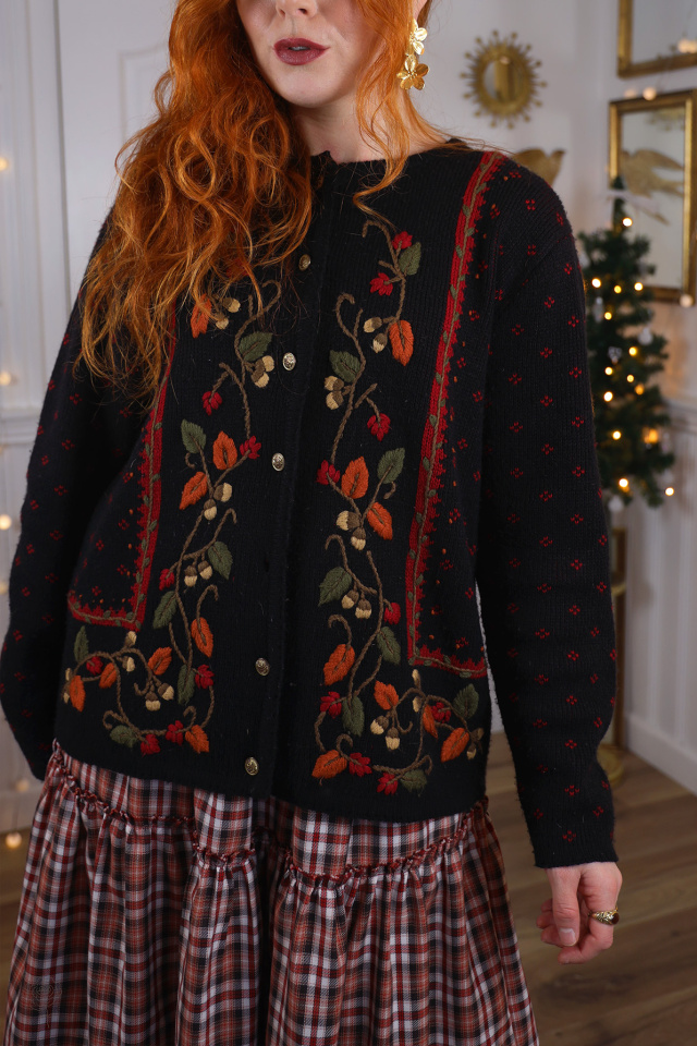 Black Floral Embroidered Vintage Cardigan | M/L