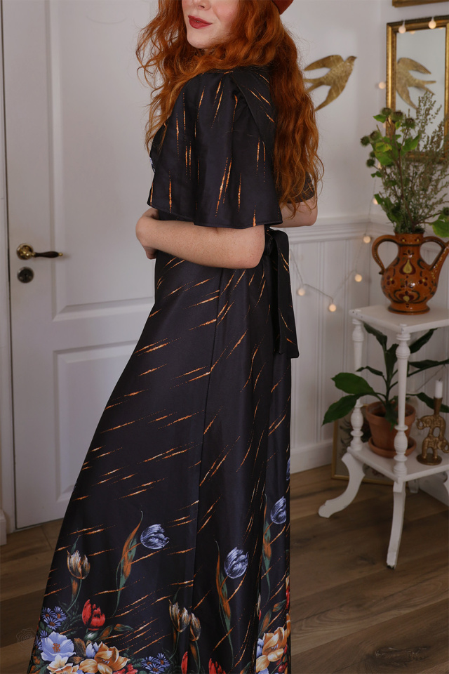 Black Floral 70's Vintage Gown | M/L