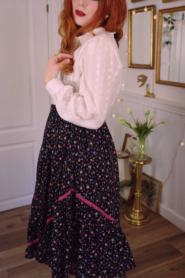 Black Multi Coloured Floral Vintage Skirt | XS - Daisy Size
