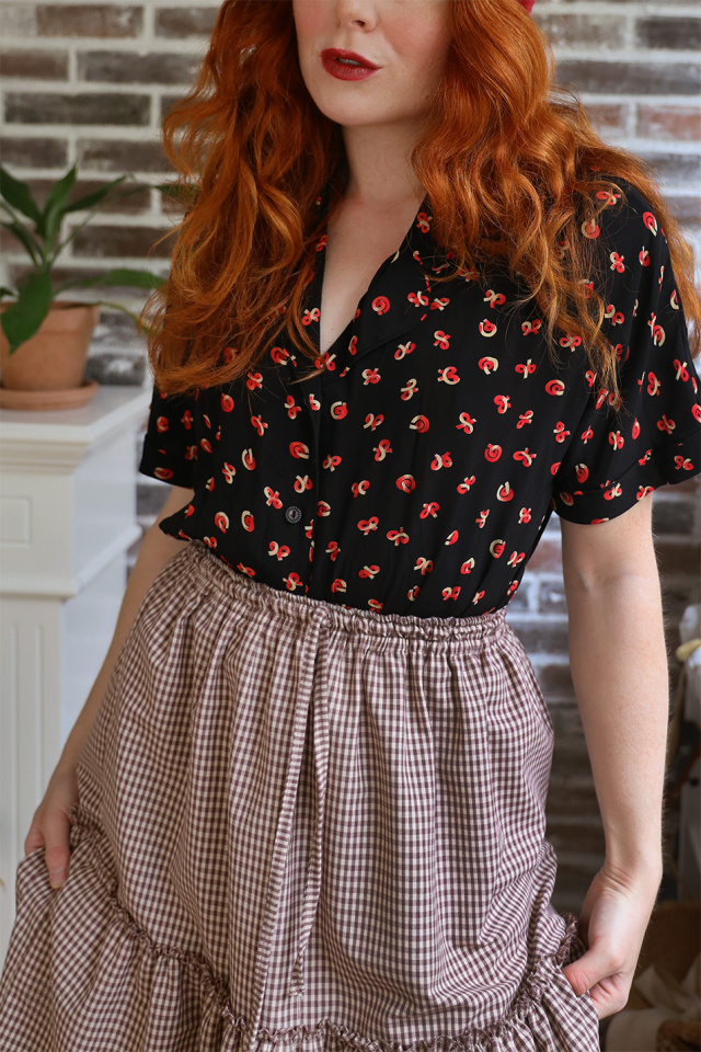 Black Red Bow Vintage Top | M