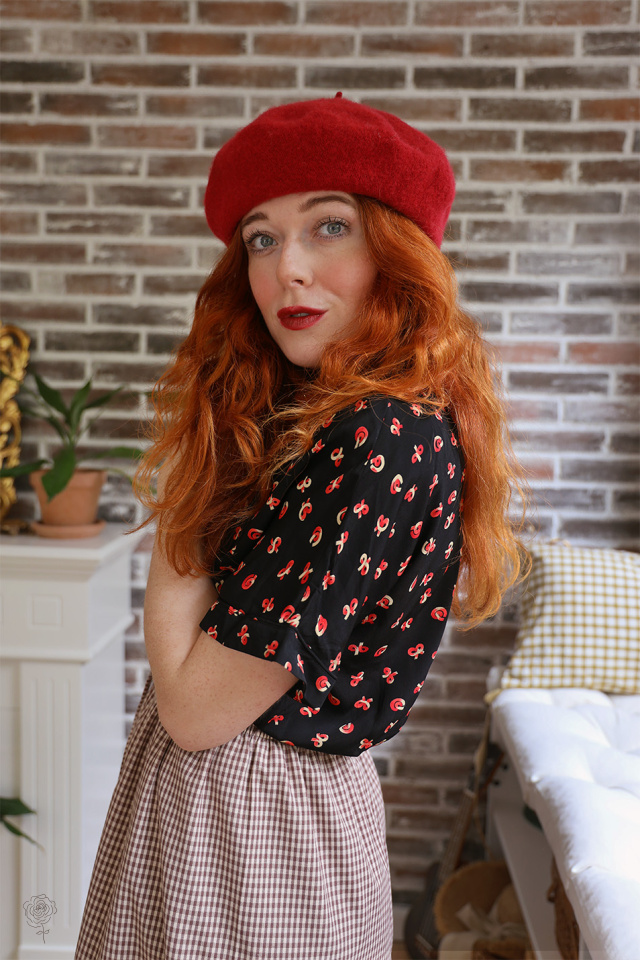 Black Red Bow Vintage Top | M