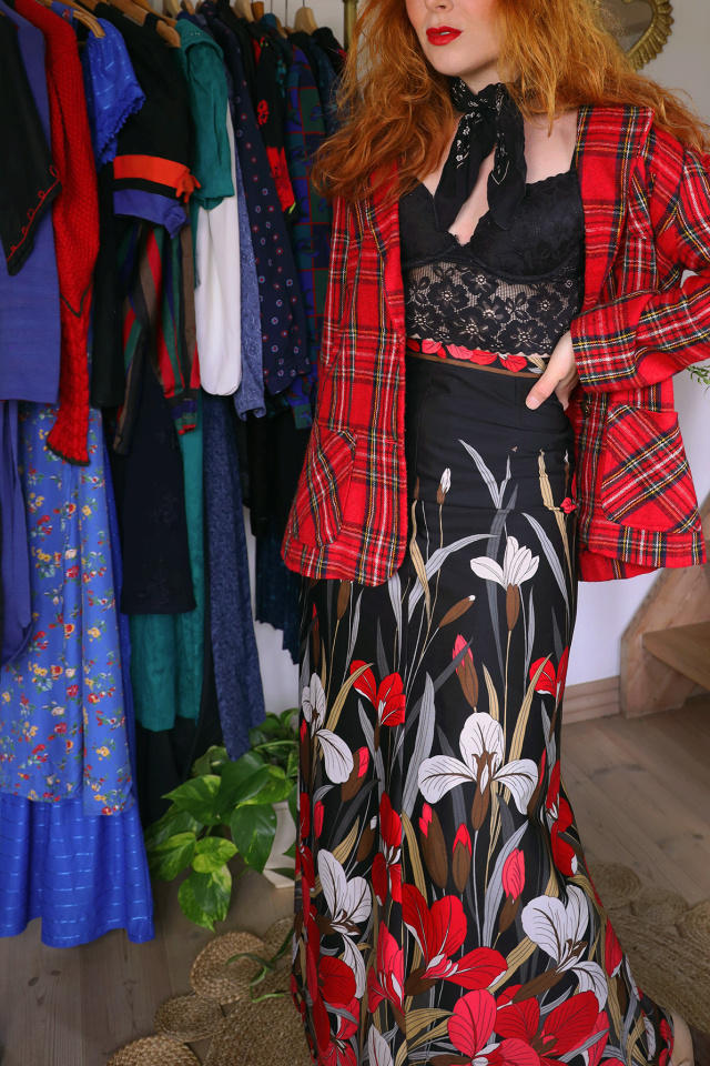 Black Red Floral 70's Vintage Skirt | S