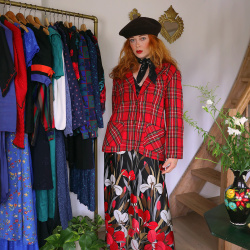 Black Red Floral 70's Vintage Skirt | S