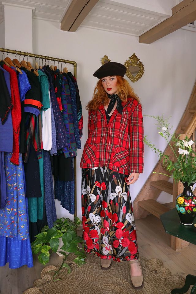 Black Red Floral 70's Vintage Skirt | S