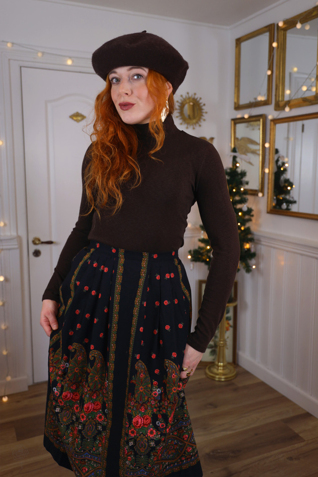 Black Floral Paisley Vintage Skirt | XS