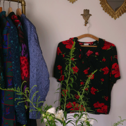  Black Red Floral Vintage Top | L/XL