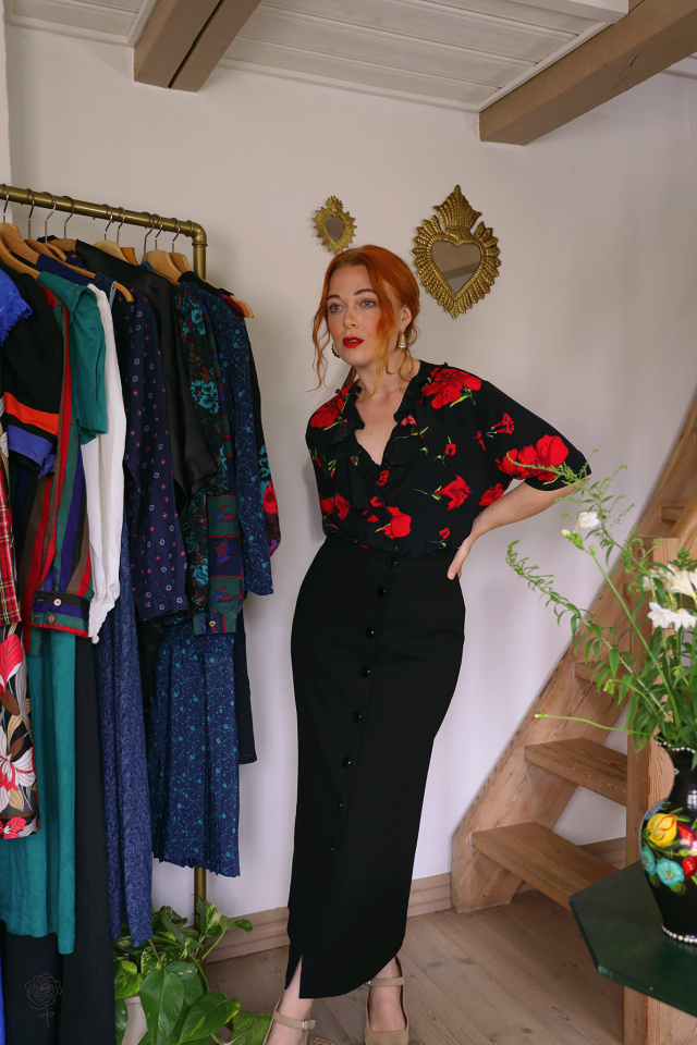  Black Red Floral Vintage Top | L/XL