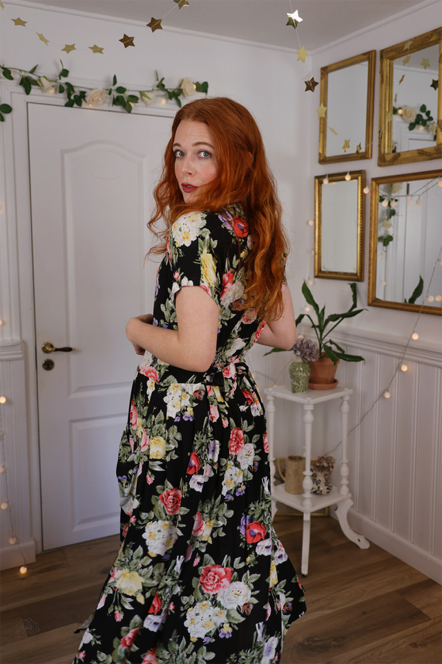 Romantic Black Floral Vintage Dress | M
